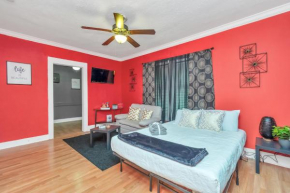 Calm Cozy Oasis in the Heart of Houston by Toyota Center